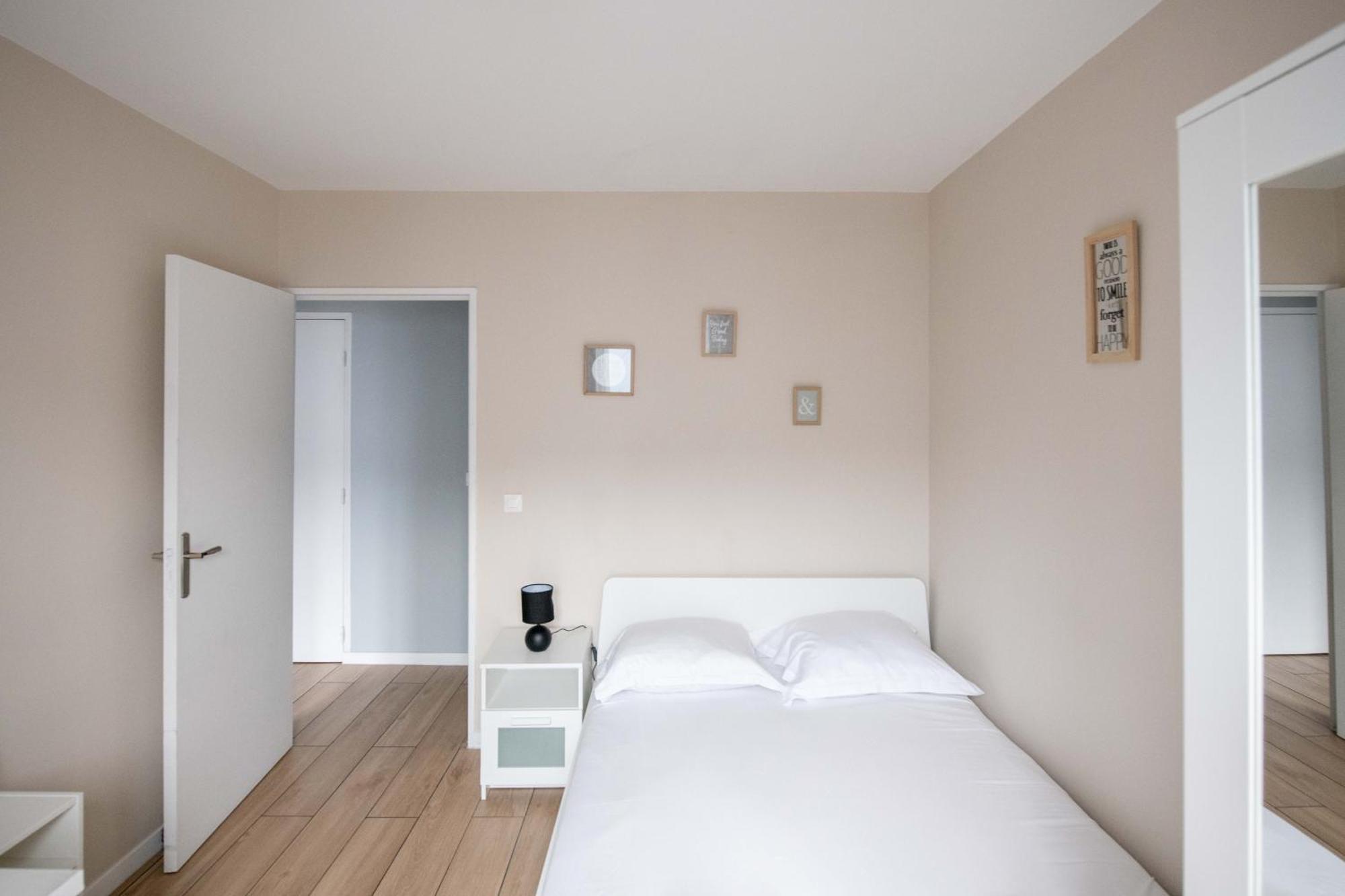 Apartament Elise De Roche Equipe Balcon Parking Rer B Le Bourget Zewnętrze zdjęcie